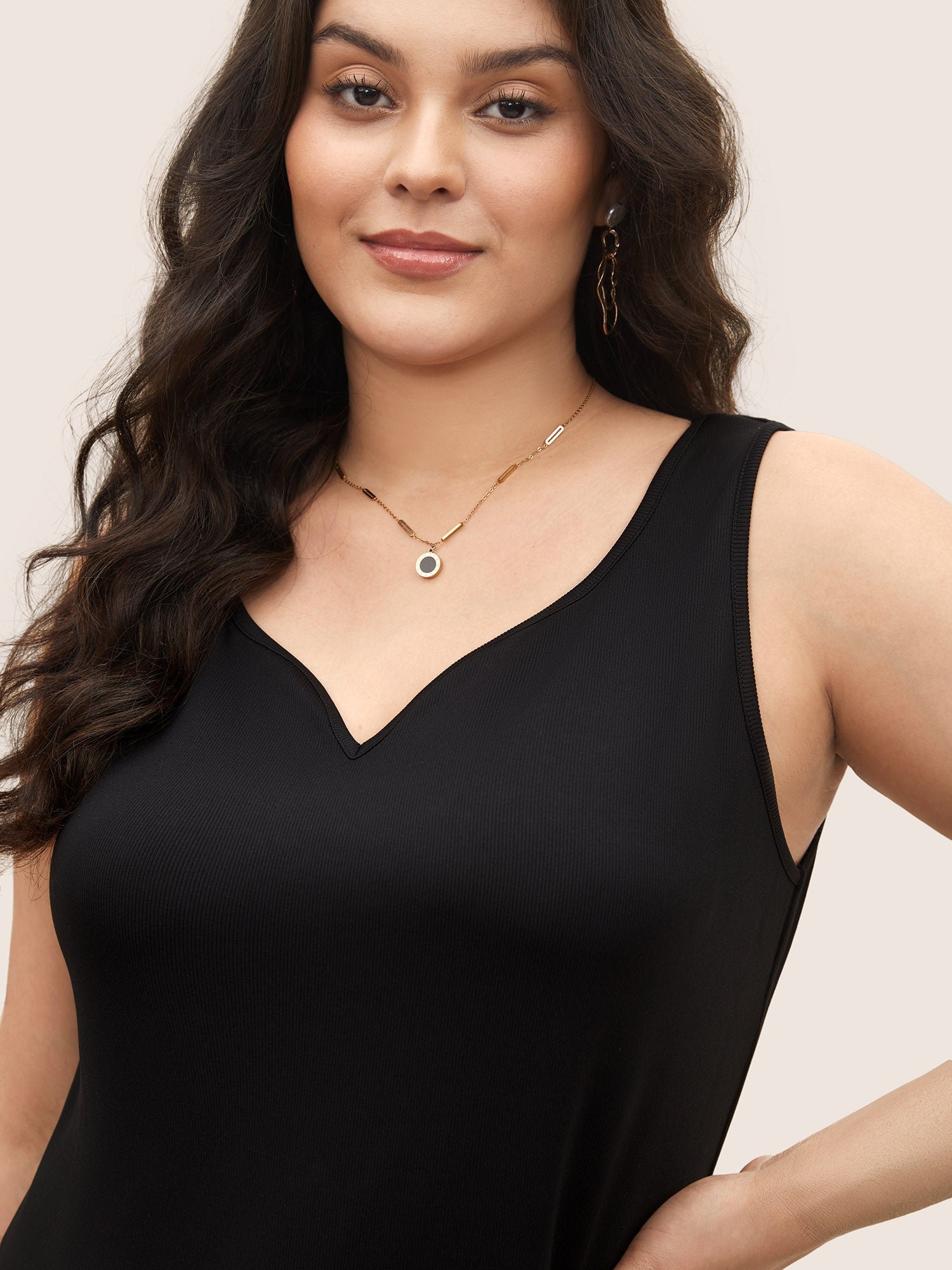 Solid Rib Knit Heart Neckline Tank Top - Image 4