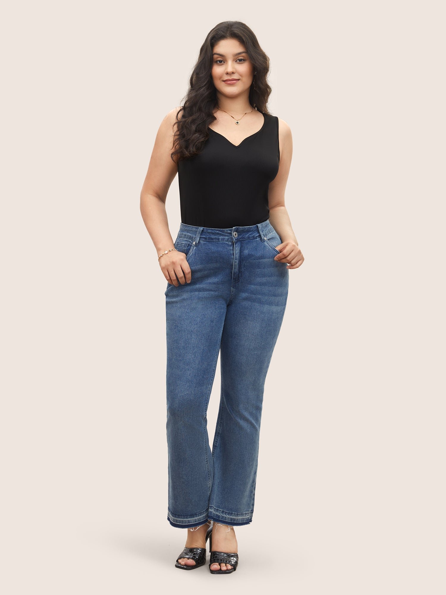 Solid Rib Knit Heart Neckline Tank Top - Image 3