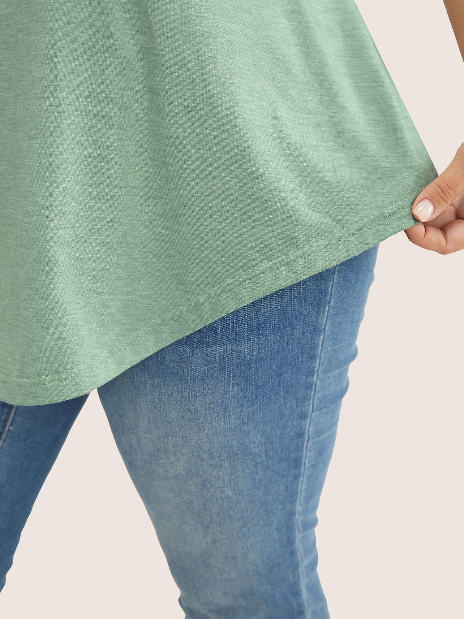 Solid Ruched Detail Asymmetrical Hem Tank Top - Image 11